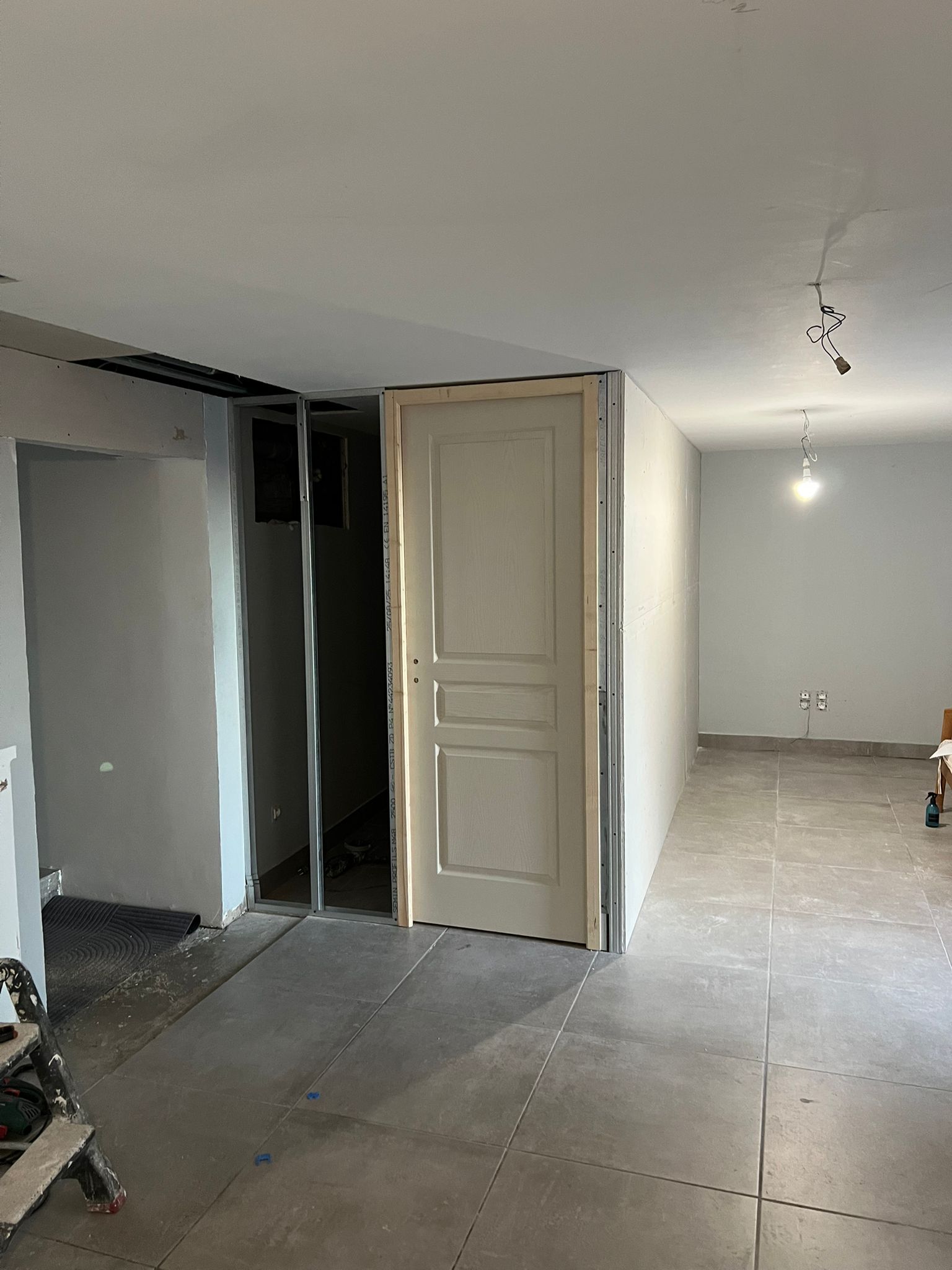 Pièce rénovée propre après fin de chantier
